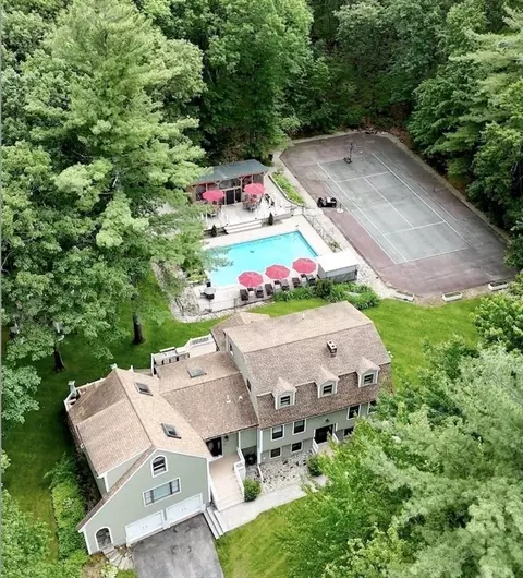 100 Arlene Dr, Pelham, NH 03076