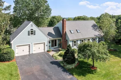 3 Sycamore Dr, Rutland, MA 01543