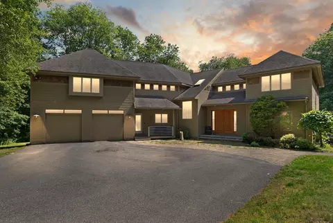 28 Elm St, Berkley, MA 02779