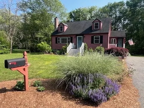 13 Appletree Ln, Bedford, MA 01730