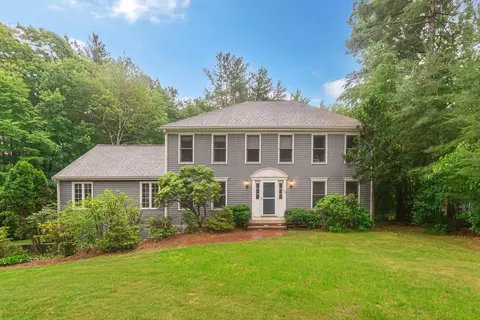28 Valleywood Rd, Hopkinton, MA 01748