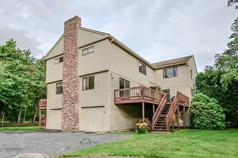 9 Country Club Ln #A, Milford, MA 01757