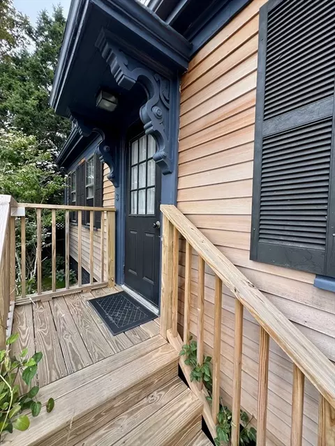 3 Winthrop St #1, Provincetown, MA 02657