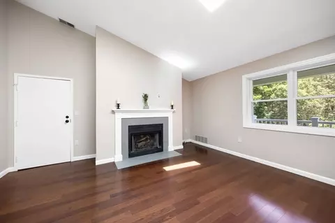 Living - 2104 Hockley Dr #2104, Hingham, MA 02043 photo 2 of 3