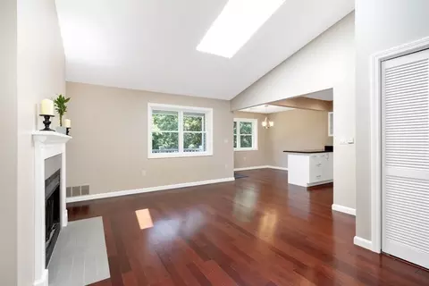 Living - 2104 Hockley Dr #2104, Hingham, MA 02043 photo 1 of 3