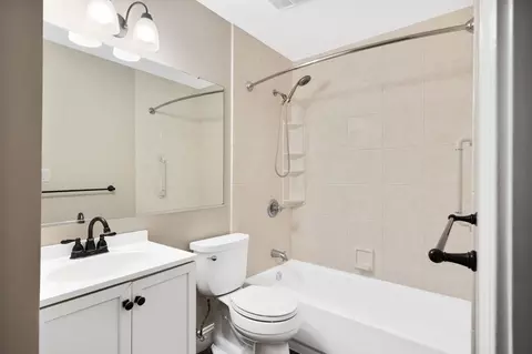 Bath - 2104 Hockley Dr #2104, Hingham, MA 02043 photo 1 of 1