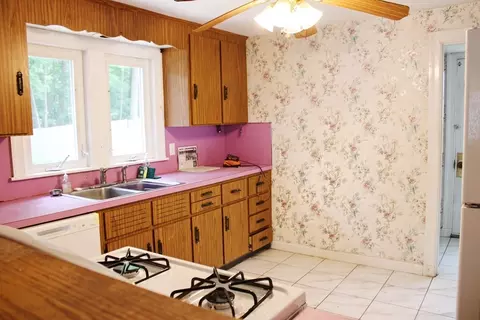 49 Newcomb Rd, Stoneham, MA 02180 photo 5
