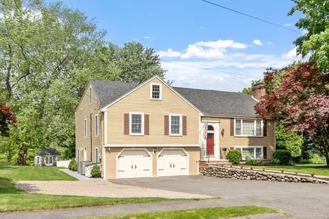 9 New Meadow Rd, Lynnfield, MA 01940