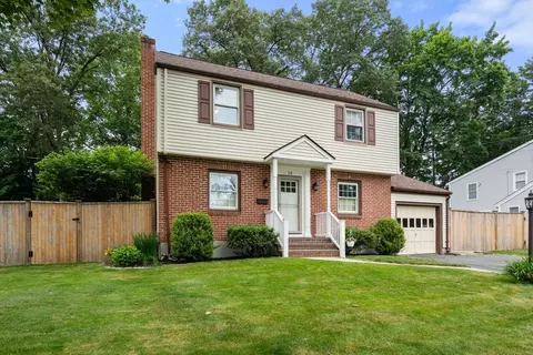 13 Greenwood Rd, Natick, MA 01760