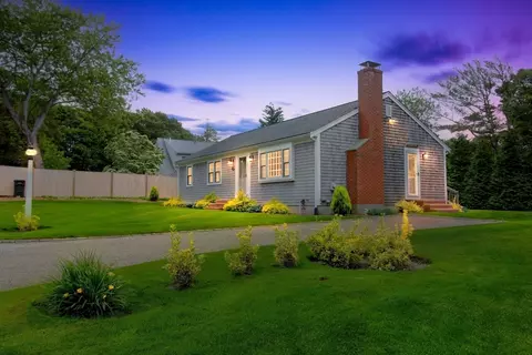 48 Fourth Ave, Hyannis, MA 02601