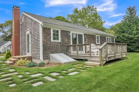 Exterior - 48 Fourth Ave, Hyannis, MA 02601 photo 2 of 5