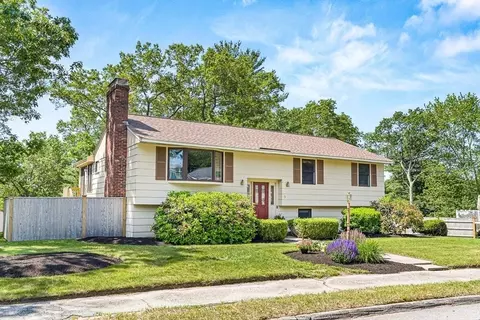 15 Stewart Rd, North Reading, MA 01864