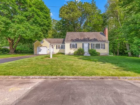1 Winter Dr, Seekonk, MA 02771