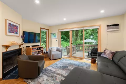 27 5th Ave #27, Watertown, MA 02472
