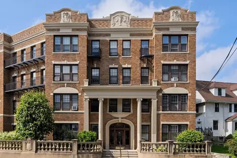 32 Sidlaw Rd #14, Boston, MA 02135