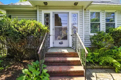 58 Gardner St, West Roxbury, MA 02132