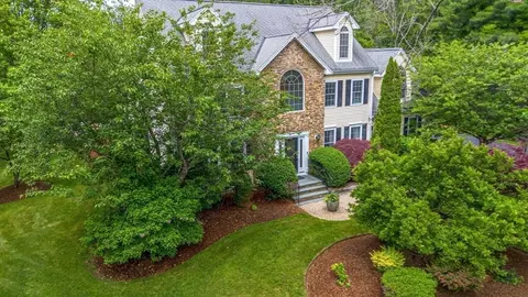 60 Poquanticut Ave # R, Easton, MA 02356