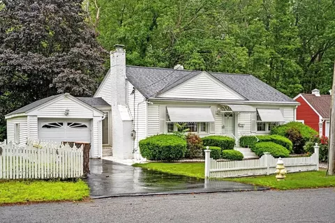 18 Tatnuck Gdns, Worcester, MA 01602