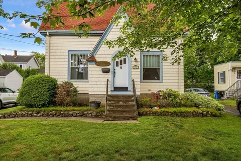 14 Cottage St, Whitman, MA 02382