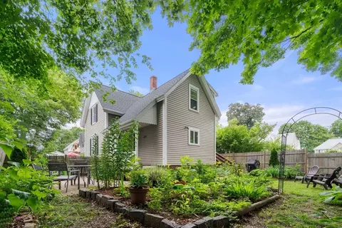 6 Concord Pl, Natick, MA 01760