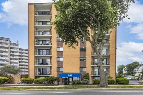 295 Lynn Shore Dr #401, Lynn, MA 01902