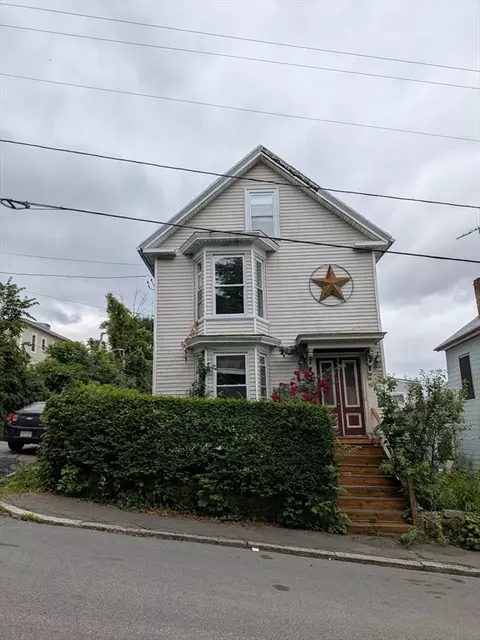 15 10th, Lowell, MA 01850