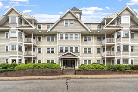 4 Sterling Hill Ln #424, Exeter, NH 03833