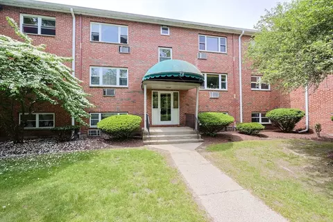 79 Walnut St #3, Newton, MA 02460
