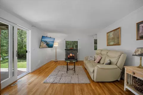 42 Beechwood Dr, Mashpee, MA 02649 photo 4