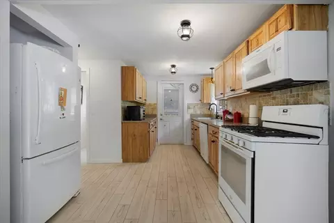 42 Beechwood Dr, Mashpee, MA 02649 photo 8