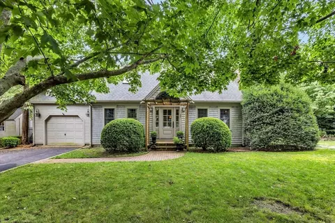 37 Tobisset St, Mashpee, MA 02649