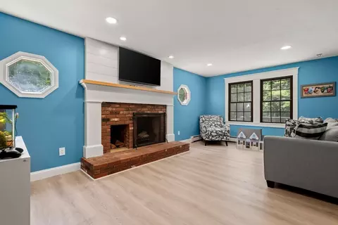 Living - 38 Manchaug Rd, Sutton, MA 01590 photo 4 of 4