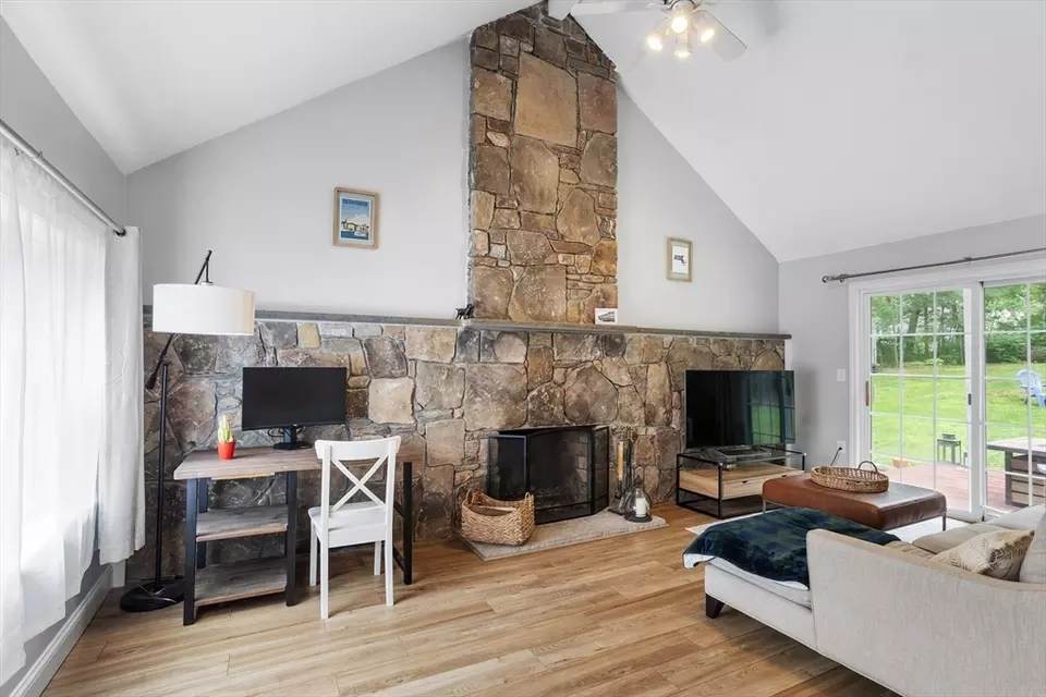 Living - 649 Robin Hill St, Marlborough, MA 01752 photo 1 of 2