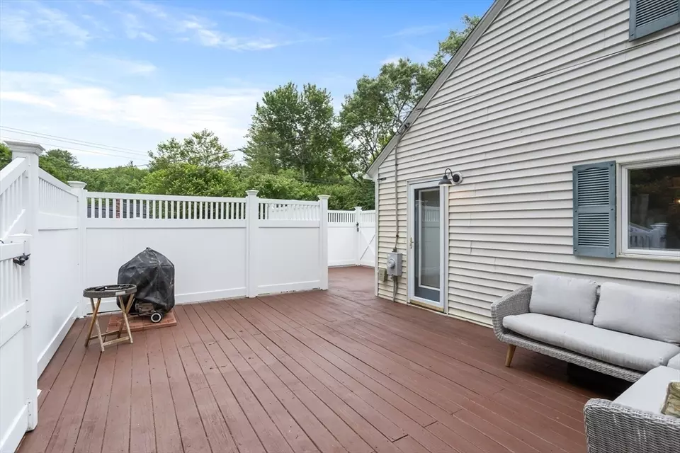 Exterior - 649 Robin Hill St, Marlborough, MA 01752 photo 1 of 6