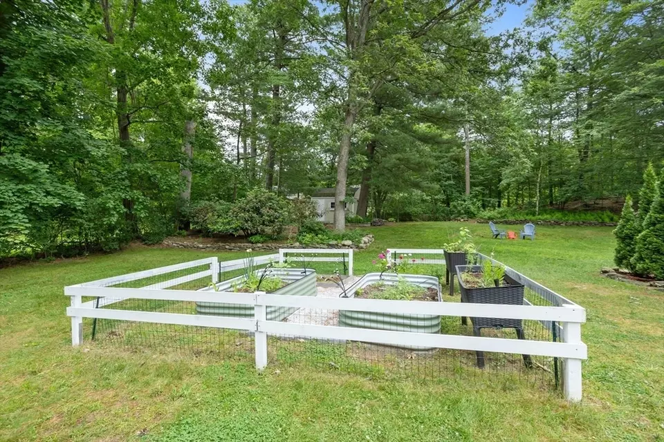 Exterior - 649 Robin Hill St, Marlborough, MA 01752 photo 5 of 6