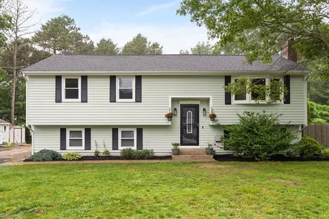 8 Santo St, Plymouth, MA 02360