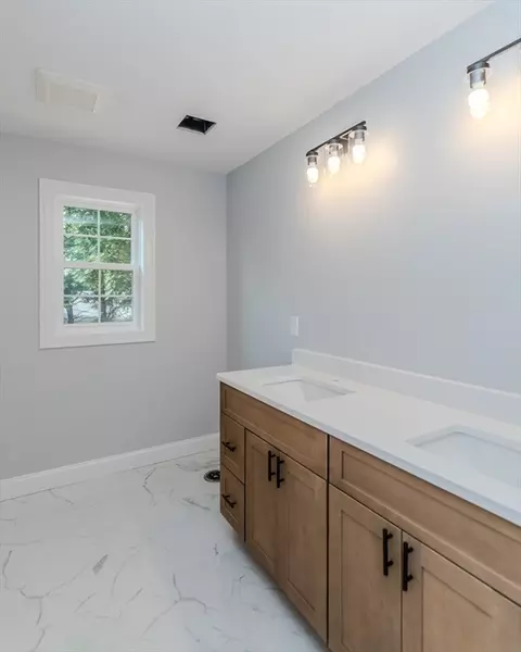 116 Homestead Ave, Springfield, MA 01151 photo 12