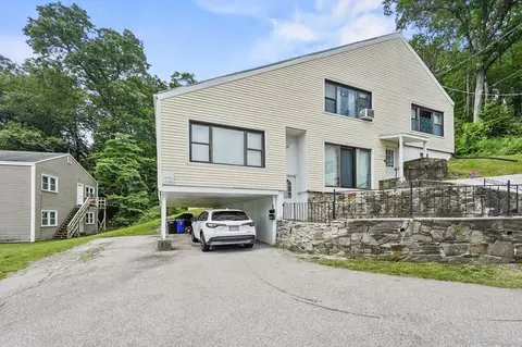 371 Mill St, Worcester, MA 01602