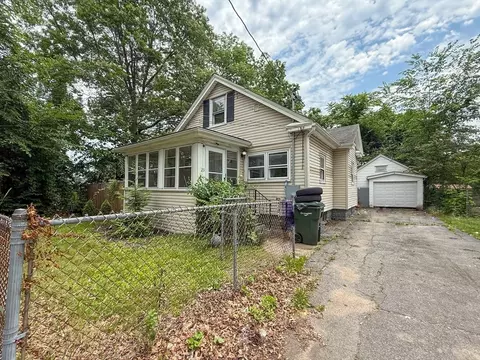 23 Eldert St, Springfield, MA 01109 photo 4