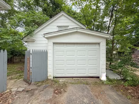 23 Eldert St, Springfield, MA 01109 photo 2
