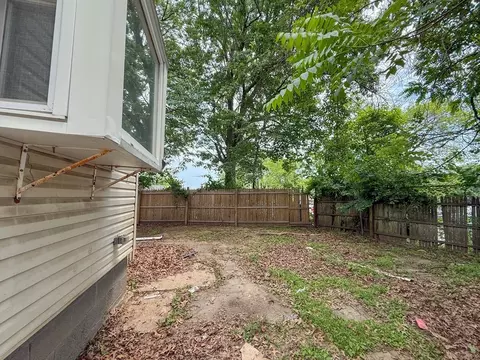 23 Eldert St, Springfield, MA 01109 photo 3
