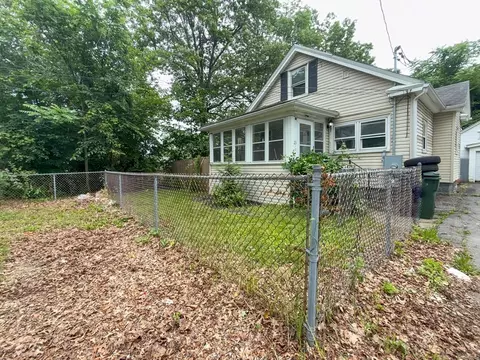 23 Eldert St, Springfield, MA 01109 photo 5