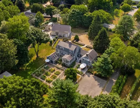 3 Jeffreys Neck Rd, Ipswich, MA 01938