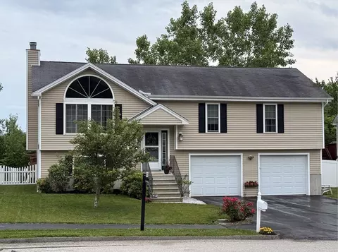 5 Holly Ter, Worcester, MA 01607