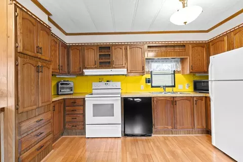 28 Dots Ln, Onset, MA 02558 photo 9