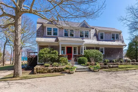 17 Mattarest Ln, Dartmouth, MA 02748