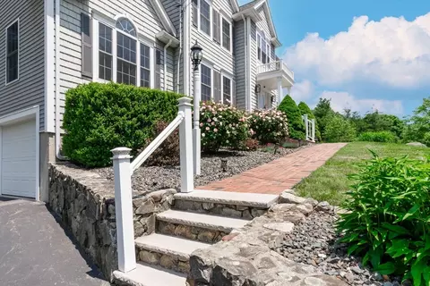8 Harrison Cir, Rowley, MA 01969 photo 3