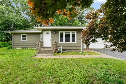 8 Grandview St, South Hadley, MA 01075