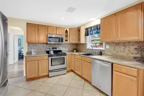 Kitchen - 122 Brookside Cir, Springfield, MA 01129 photo 2 of 4