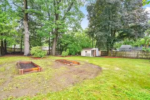 Exterior - 122 Brookside Cir, Springfield, MA 01129 photo 10 of 14